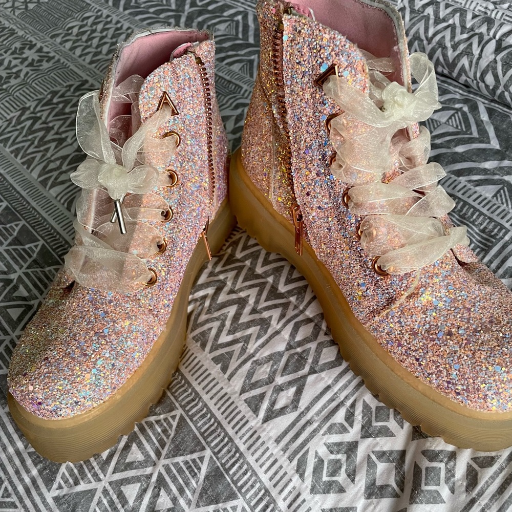 YRU glitter Slayr boots. Hard to find✨